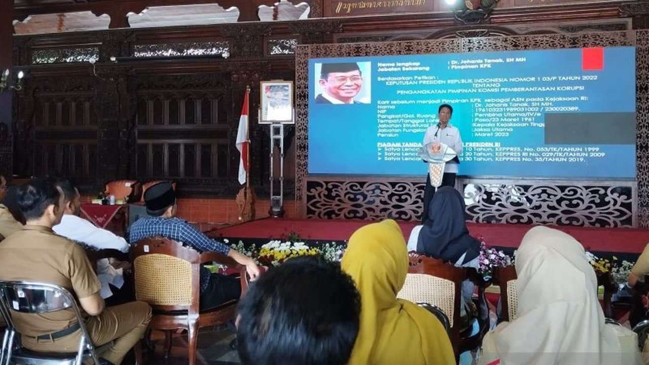 Wakil Ketua KPK ingatkan pejabat Kudus agar tak lagi terlibat korupsi, menekankan dampak buruknya bagi keluarga dan masyarakat, serta mengajak untuk mengutamakan kesejahteraan rakyat.