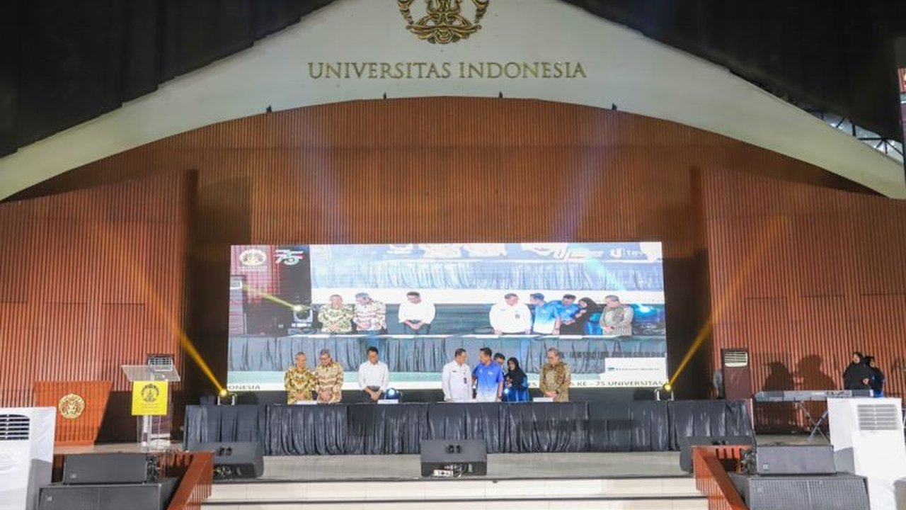 PT Kereta Api Indonesia (KAI) dan Universitas Indonesia (UI) resmi menjalin kerja sama untuk mengembangkan sumber daya manusia (SDM) di sektor perkeretaapian, mencakup perekrutan, magang, dan pertukaran pengetahuan.