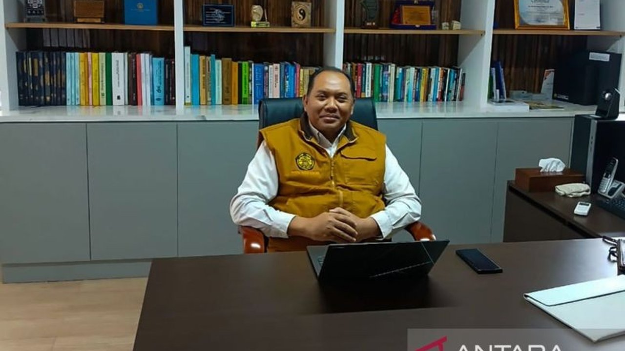 PVMBG menyarankan evaluasi ulang penutupan Gunung Marapi di Sumatera Barat jika aktivitas vulkanik kembali normal, sementara BKSDA menyatakan akan mengkaji ulang kebijakan penutupan permanen jika status gunung turun ke level satu.