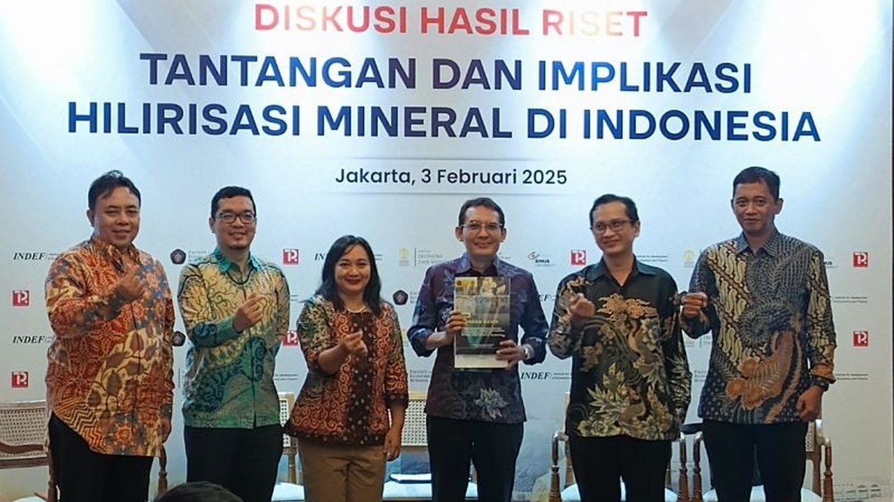 Sebuah studi mengungkap disparitas gaji antara TKA dan pekerja lokal di sektor hilirisasi mineral Indonesia, dengan TKA menerima 7 hingga 10 kali lipat lebih tinggi, disebabkan perbedaan pendidikan dan keterampilan.