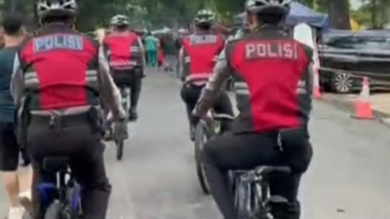 Polda Sumsel meningkatkan patroli bersepeda dan jalan kaki di pusat keramaian 17 kabupaten/kota di Sumatera Selatan guna meningkatkan keamanan dan ketertiban masyarakat serta mencegah kejahatan 3C.