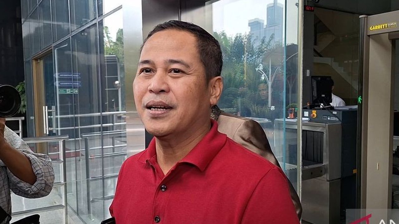 Advokat Donny Tri Istiqomah, tersangka kasus suap Harun Masiku, menyatakan fokus pada persidangan dan tidak berencana mengajukan praperadilan, meskipun ditetapkan sebagai tersangka bersama Sekjen PDI-P, Hasto Kristiyanto.