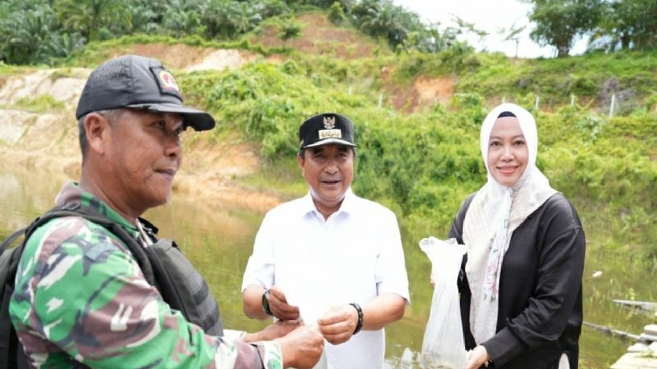 Penjabat Gubernur Sulawesi Barat meminta kepala desa untuk menjadi garda terdepan dalam menyukseskan Program Makan Bergizi Gratis (MBG) dan pengembangan budidaya ikan nila untuk ketahanan pangan.