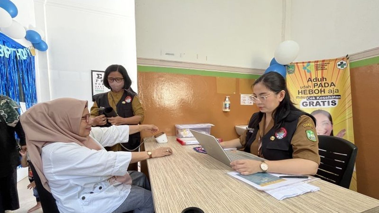 Dinas Kesehatan Batam berkolaborasi dengan kader Posyandu dan media sosial untuk mempromosikan program pemeriksaan kesehatan gratis bagi warga yang berulang tahun di tahun 2025, termasuk menjangkau warga di pulau-pulau terpencil.