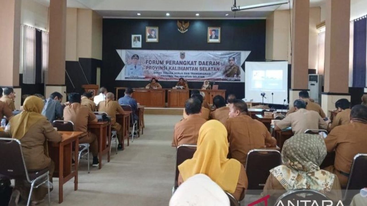 Tingkat Partisipasi Angkatan Kerja (TPAK) di Kalimantan Selatan meningkat menjadi 70,22 persen di tahun 2024, sementara pengangguran terbuka menurun; Disnakertrans Kalsel ungkap sejumlah strategi untuk mengatasi tantangan ketenagakerjaan dan ketransmigras