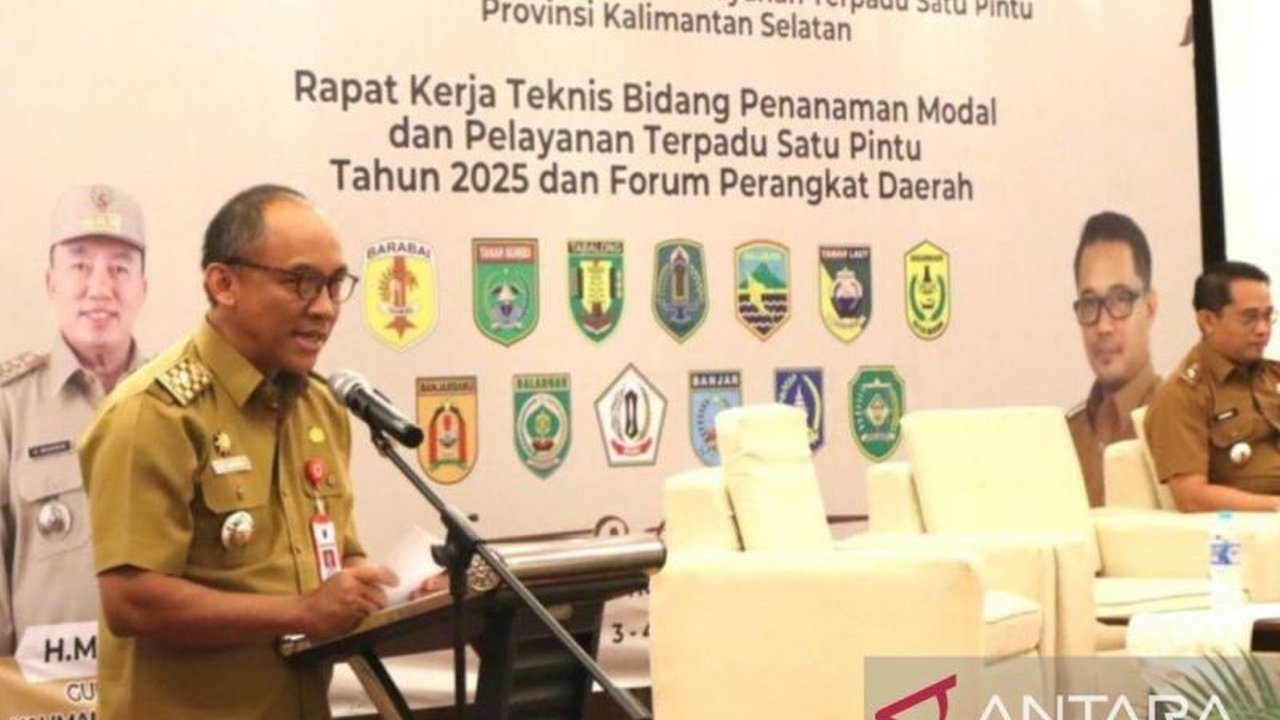 Pemerintah Provinsi Kalimantan Selatan (Pemprov Kalsel) fokus pada pembangunan infrastruktur dan SDM dalam RPJMD 2025-2029, juga memprioritaskan pertumbuhan ekonomi, mitigasi bencana, dan peningkatan pelayanan publik, serta membutuhkan kolaborasi seluruh.