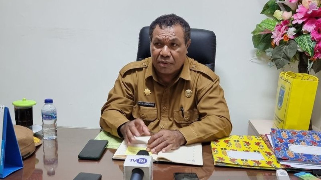 Pemerintah Provinsi Papua Barat menyiapkan dua skenario pelantikan Gubernur dan Wakil Gubernur terpilih, Dominggus Mandacan dan Mohamad Lakotani, di Jakarta atau Manokwari, setelah perubahan jadwal pelantikan.