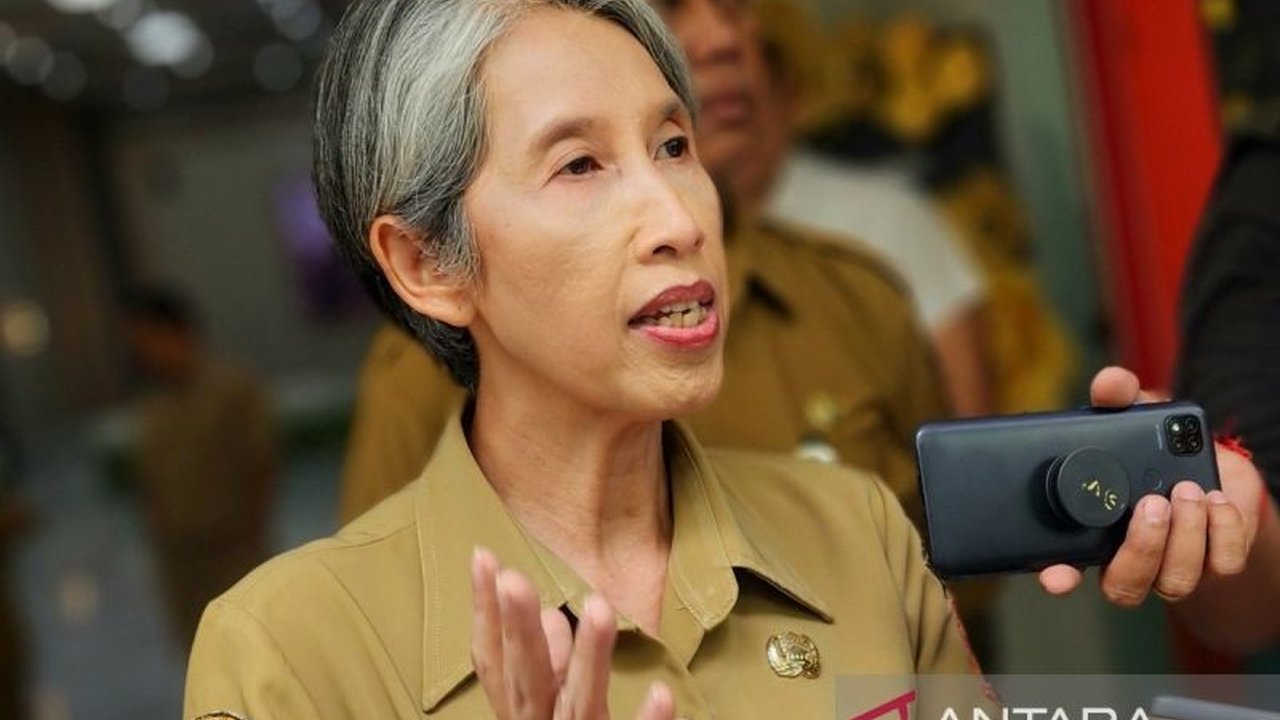 Sebagai hadiah ulang tahun, 881 puskesmas di Jawa Tengah menawarkan layanan pemeriksaan kesehatan gratis kepada seluruh warga Indonesia, meliputi 35 jenis pemeriksaan dan dapat diakses melalui aplikasi SatuSehat atau langsung ke puskesmas.