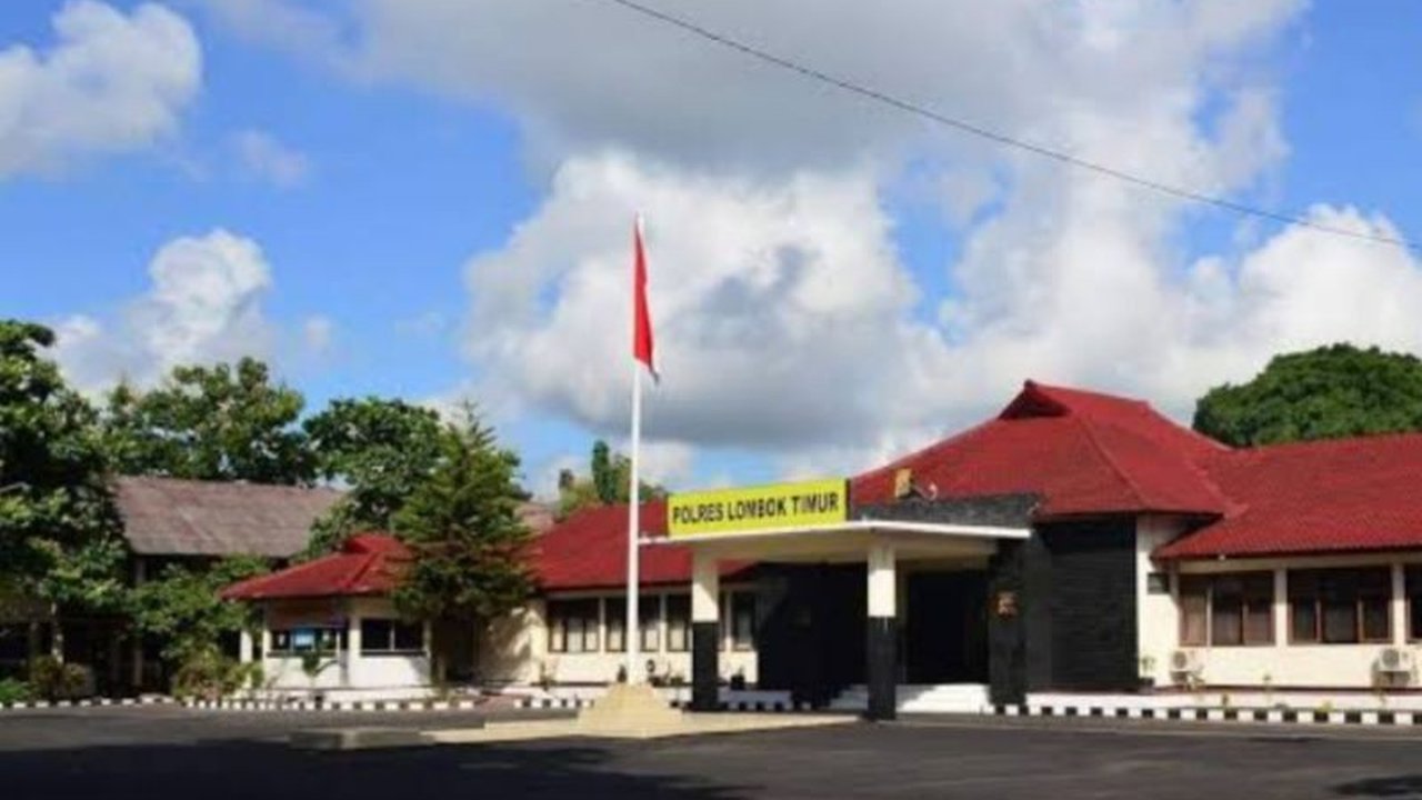 Polisi Lombok Timur berhasil menangkap dua pelaku pencurian sepeda motor dengan modus pura-pura bertamu di Labuhan Haji; keduanya dijerat pasal 363 KUHP dengan ancaman 7 tahun penjara.