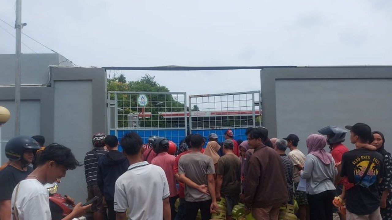 Pemerintah Kota Tangerang menjamin ketersediaan LPG 3 kg aman dan meminta warga tidak panik membeli berlebihan, imbauan ini menyusul perubahan lokasi penjualan dari pengecer ke pangkalan resmi.