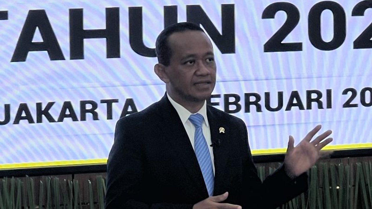 Realisasi lifting minyak dan gas bumi (migas) Indonesia tahun 2024 mencapai 1,606 juta barel setara minyak per hari (MBOEPD), lebih rendah dari target APBN 2024, namun meningkat di akhir tahun.