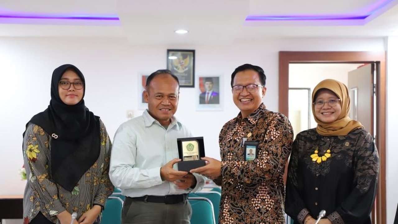 Fakultas Kedokteran Gigi Universitas Gadah Mada (FKG UGM) membantu Universitas Muhammadiyah Palangkaraya (UMPR) mendirikan Fakultas Kedokteran Gigi baru di Kalimantan Tengah, mencakup kurikulum, fasilitas, dan SDM.
