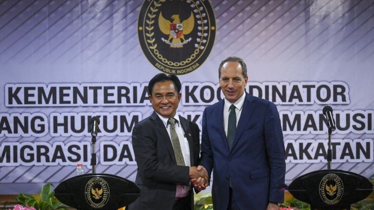 Kebijakan pemulangan narapidana asing memberikan keuntungan bagi Indonesia, termasuk penghematan biaya negara, peningkatan kerja sama internasional, dan pengurangan beban lembaga pemasyarakatan.