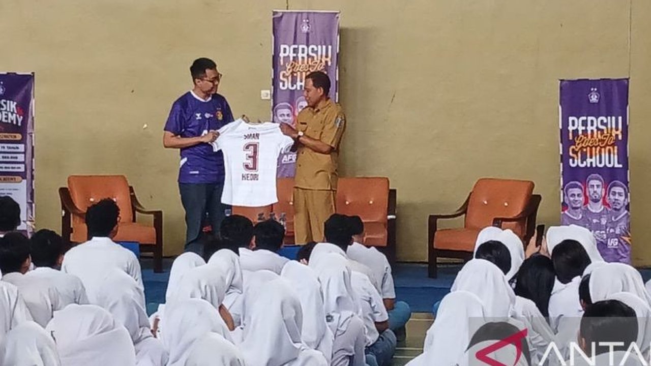 Persik Kediri Edukasi Sepak Bola ke Pelajar: Program 'Persik Goes to School'