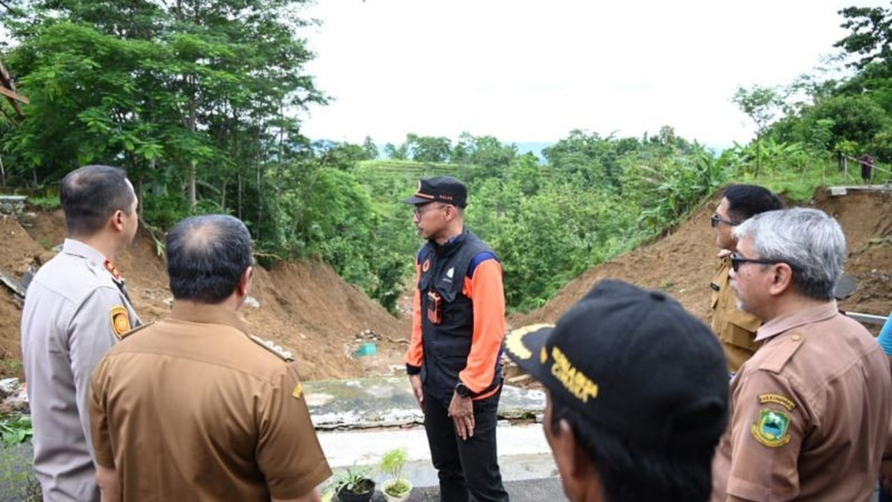 BPBD Kabupaten Kuningan menangani 71 bencana di 27 kecamatan selama Januari 2025, mayoritas akibat cuaca ekstrem, dengan korban luka dan pengungsi, serta upaya rehabilitasi rumah dan pencegahan bencana.