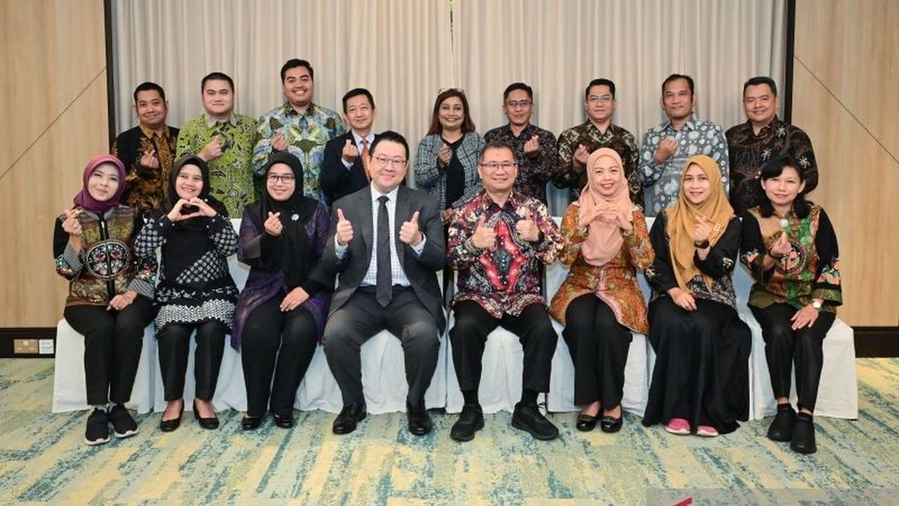 Badan Pengembangan Sumber Daya Manusia Daerah (BPSDMD) Sumatera Selatan mengikuti program pelatihan di Singapura untuk meningkatkan kemampuan transformasi digital dalam pelayanan publik.