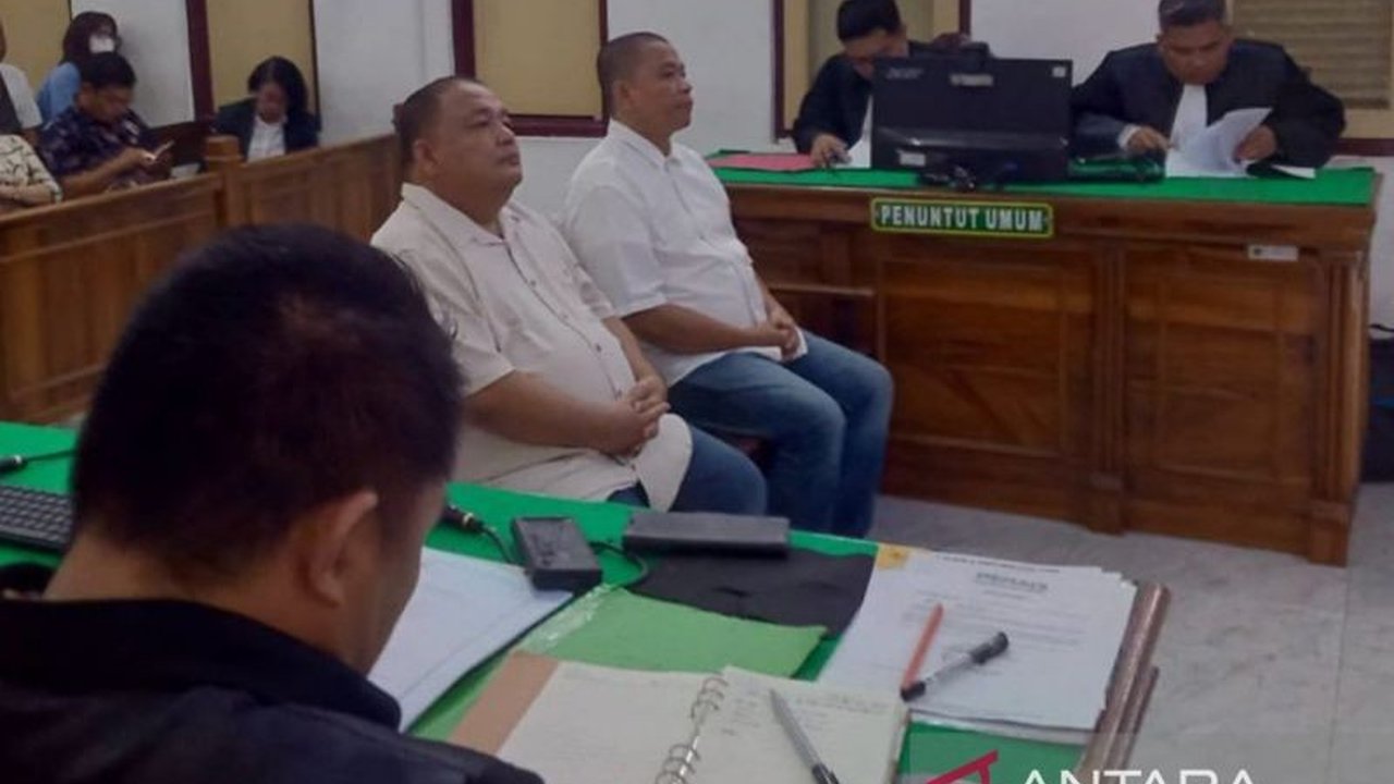 Jaksa KPK mendakwa mantan Bupati Langkat, Terbit Rencana Perangin-angin, dan kakaknya, Iskandar, menerima suap lebih dari Rp68 miliar terkait proyek di Pemkab Langkat tahun 2020-2021.