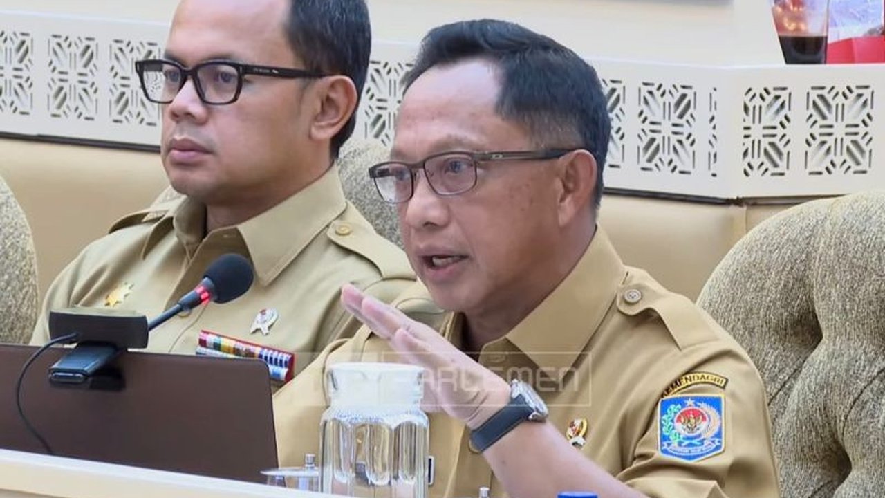 Mendagri Tito Karnavian menegaskan Jakarta masih menjadi ibu kota negara hingga perpindahan ke IKN Nusantara ditetapkan resmi melalui Perpres, sekaligus mengumumkan rencana pelantikan kepala daerah pada 20 Februari 2025.