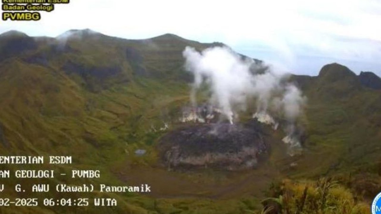 Badan Geologi menurunkan status Gunung Awu di Sulawesi Utara menjadi Waspada pada 2 Februari 2025, dengan imbauan agar warga tak beraktivitas dalam radius 3 kilometer dari kawah.
