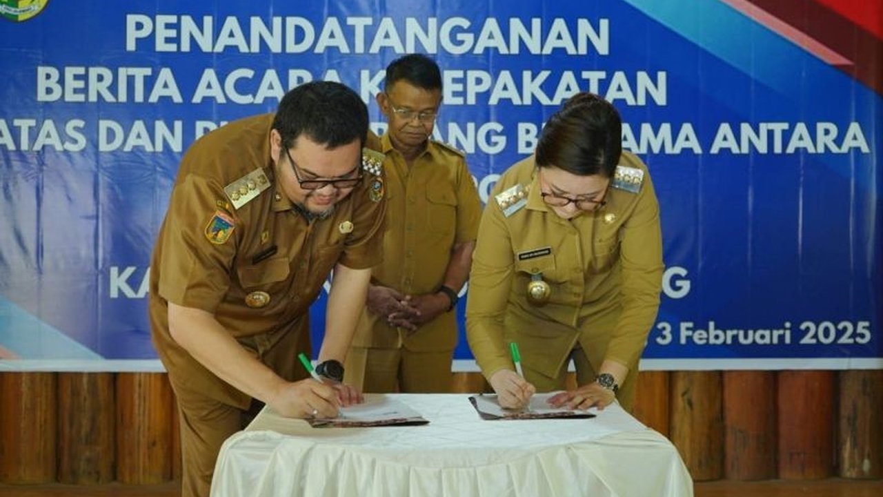 Pemkab Poso dan Parigi Moutong, Sulawesi Tengah, resmi menyepakati tapal batas wilayah di Desa Tumora dan Desa Maleyali, ditandai dengan penandatanganan kesepakatan dan pembangunan pintu gerbang bersama, diharapkan dapat meningkatkan perekonomian masyarak