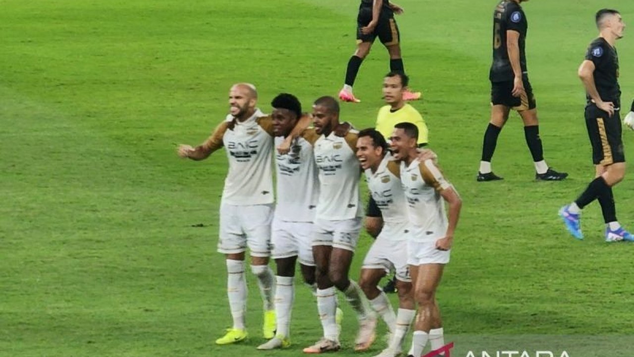 Tiga gol Alex Martins membawa Dewa United menang telak 4-1 atas PSIS Semarang di Stadion Jatidiri, Senin malam, dalam lanjutan Liga 1 Indonesia 2024/2025.