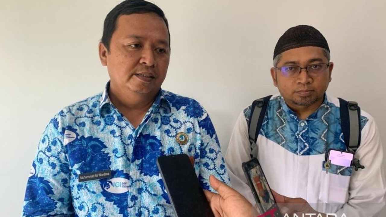 DPRD Banjarmasin menerima keluhan 751 guru honorer gagal P3K 2024;  Dinas Pendidikan berupaya mencari solusi untuk memastikan kesejahteraan dan kelanjutan mengajar mereka.