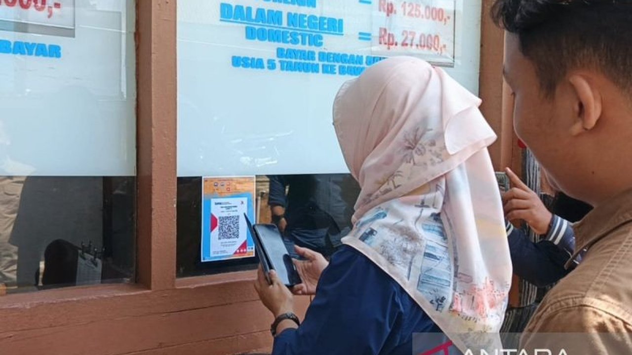 Objek wisata Grojogan Sewu di Karanganyar, Jawa Tengah, mulai menerapkan sistem pembayaran non-tunai untuk meningkatkan efisiensi dan kenyamanan pengunjung, mengikuti arahan BKSDA Jawa Tengah.