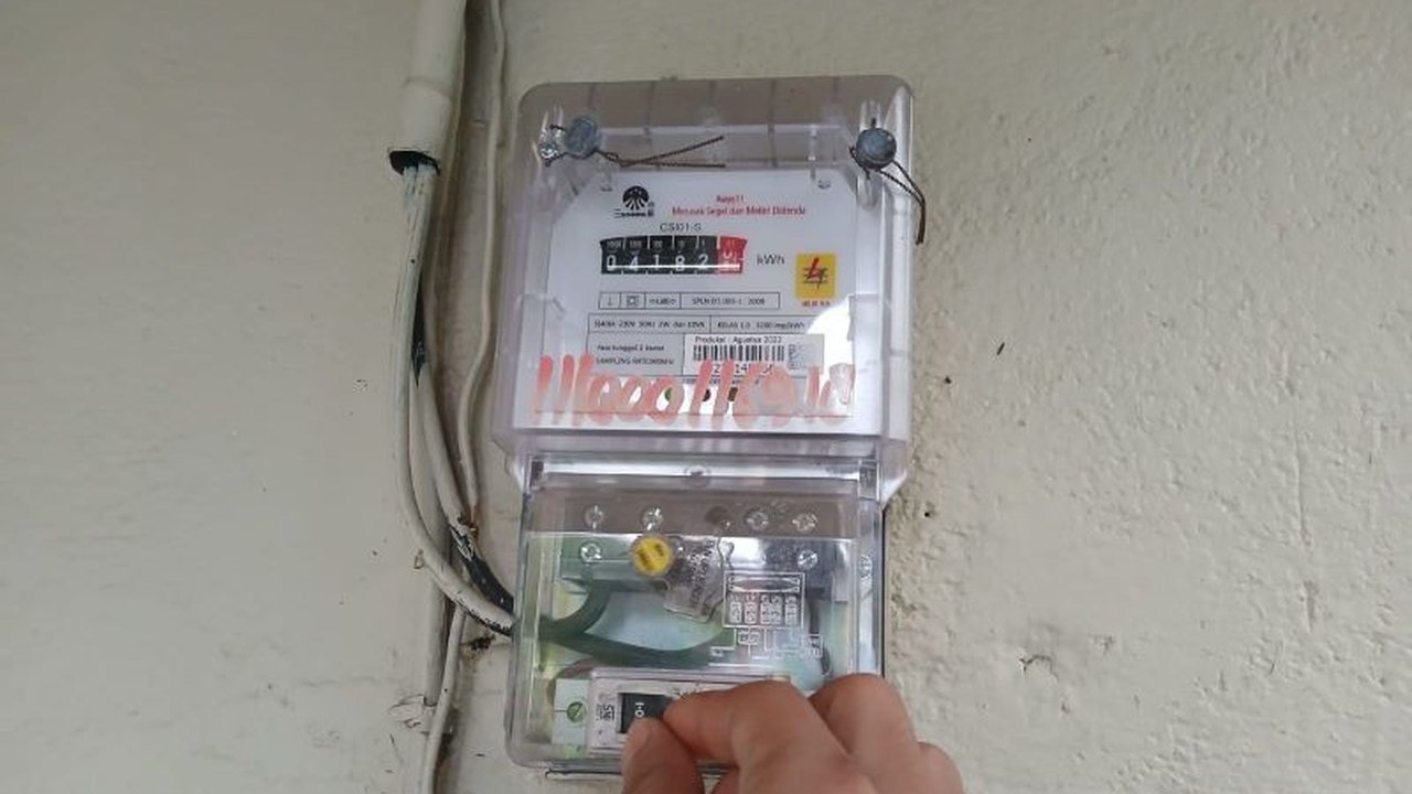 Penurunan tarif listrik di Aceh pada Januari 2025 berkontribusi signifikan terhadap penurunan laju inflasi, meskipun harga beberapa komoditas pangan mengalami kenaikan.