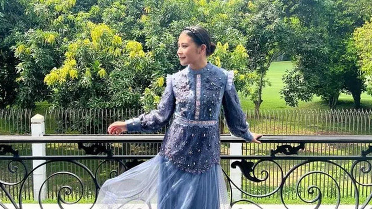 Ide Baju Lebaran dan Inspirasi Makeup Ala Prilly Latuconsina (Instagram/@prillylatuconsina96)