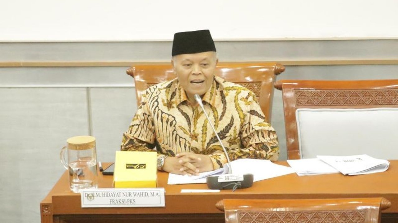 Wakil Ketua MPR Hidayat Nur Wahid mendorong koordinasi lintas komisi DPR untuk atur akses internet anak, serta mempertanyakan pemotongan anggaran perlindungan anak di tengah peningkatan kasus kekerasan terhadap perempuan dan anak.