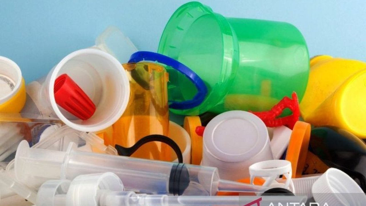 Perhimpunan Ahli Teknologi Pangan Indonesia (PATPI) menjelaskan bahwa isu Bisphenol A (BPA) di luar negeri lebih banyak dikaitkan dengan botol bayi, bukan galon polikarbonat seperti yang ramai diperbincangkan di Indonesia.