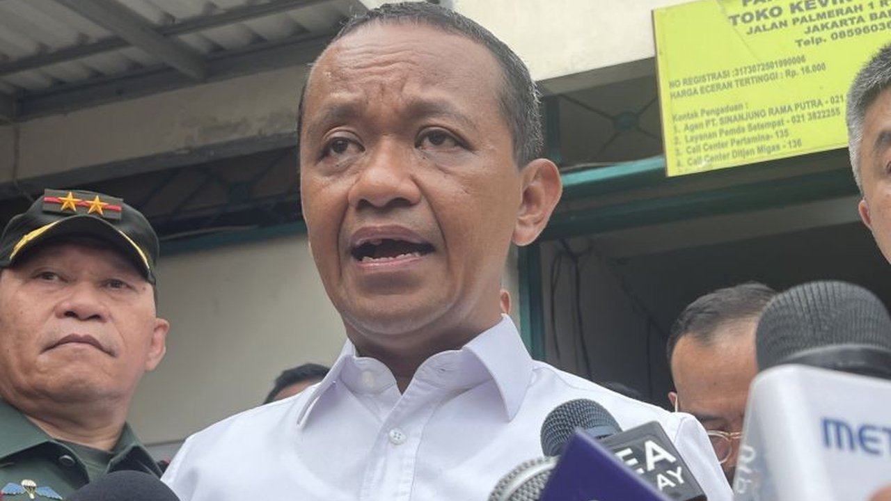 Menteri ESDM Bahlil Lahadalia umumkan pengecer LPG 3 Kg kembali beroperasi sebagai sub-pangkalan, terintegrasi dengan aplikasi Pertamina untuk memastikan penyaluran subsidi tepat sasaran.