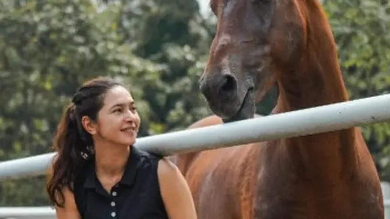 Nabila Syakieb bersama kudanya (Instagram/nsyakieb85)