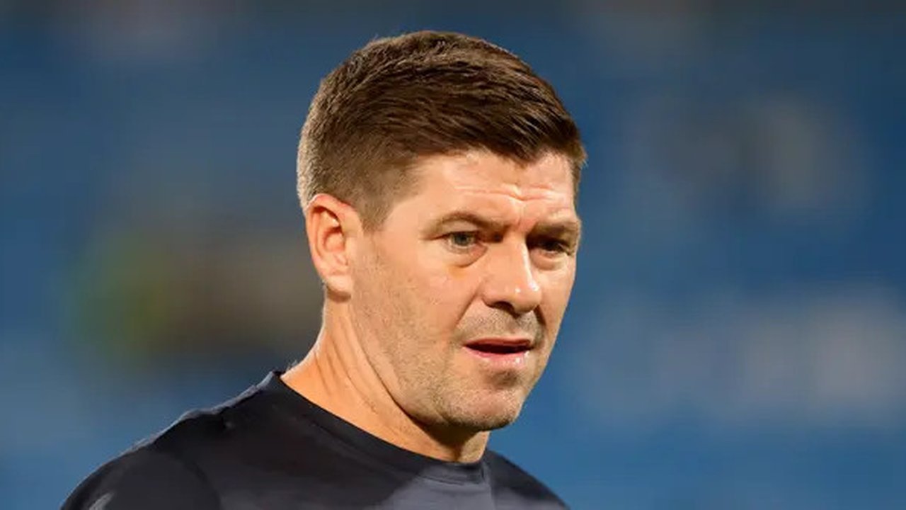Pelatih Al Etiffaq, Steven Gerrard. (AFP/Ali Alhaji)