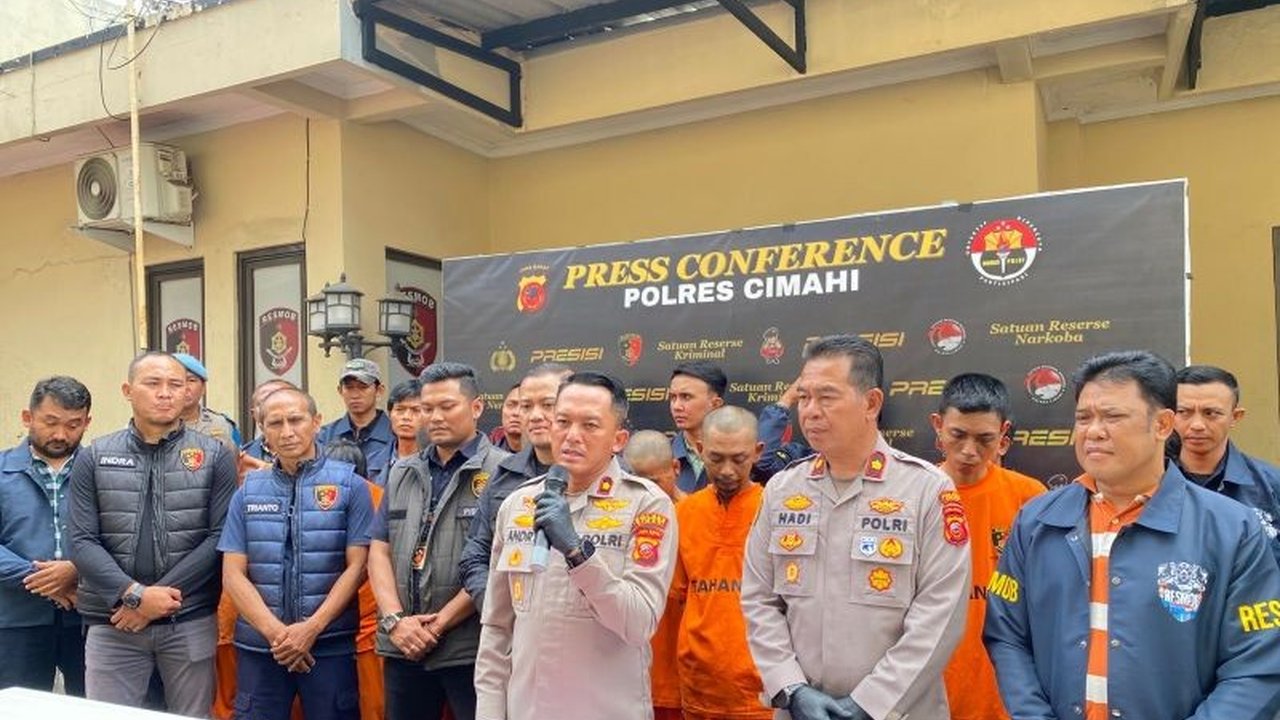 Polres Cimahi berhasil menangkap sembilan pelaku pencurian kendaraan bermotor (curanmor) yang beraksi di wilayah Bandung Barat dan Cimahi dalam dua pekan terakhir; polisi juga mengamankan 12 unit motor hasil curian.