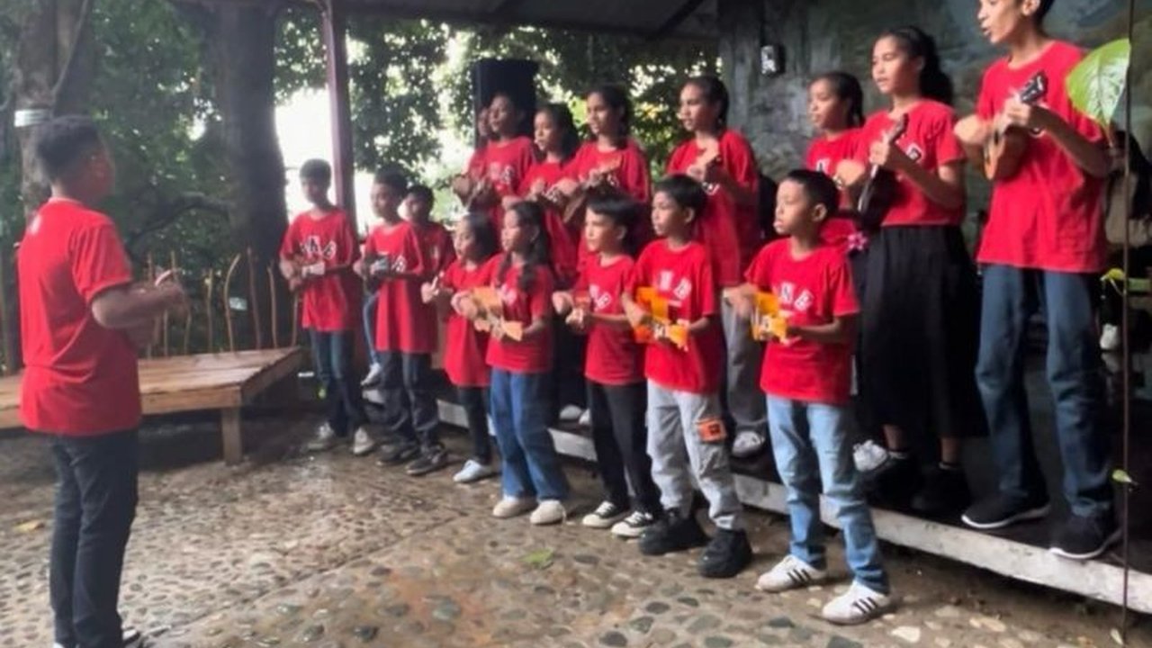 Ambon Music Office (AMO) meluncurkan program Duta Musik di SMA dan SMK Ambon, mengintegrasikan kurikulum musik lokal berbasis sains dan teknologi untuk meningkatkan kualitas pendidikan dan ekonomi kreatif.