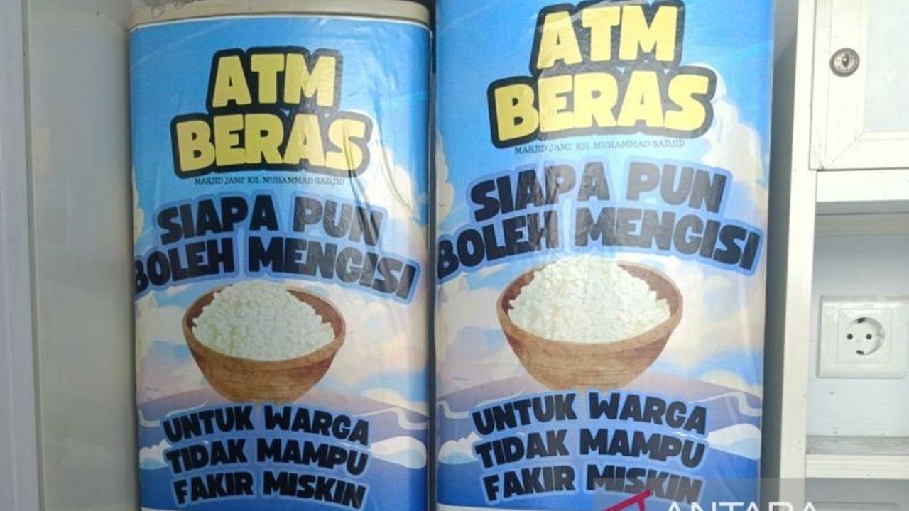 Masjid Jami' KH Muhammad Sadjid di Tenggarong, Kalimantan Timur, meluncurkan ATM Beras dan berbagai program pemberdayaan masyarakat, termasuk layanan bagi musafir dan penyandang disabilitas.