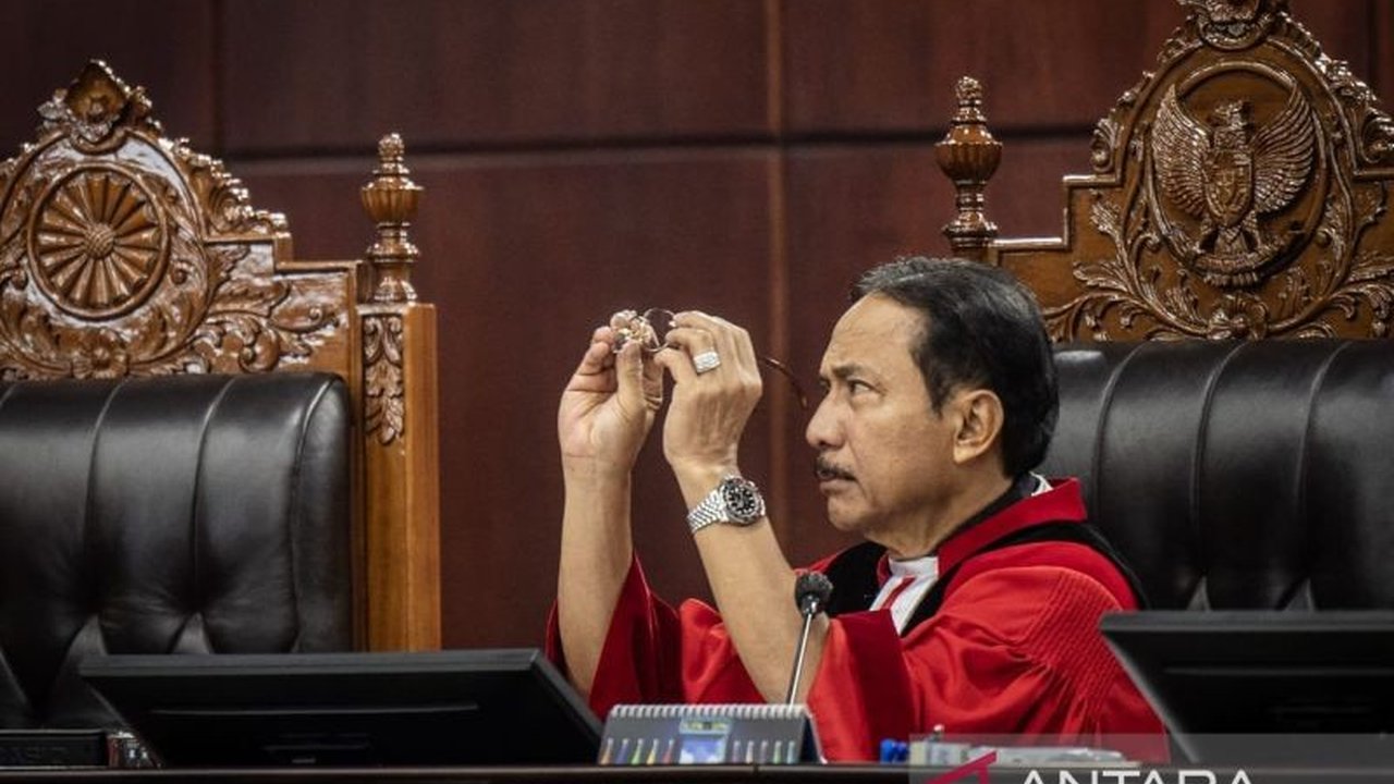 Mahkamah Konstitusi menolak gugatan Risma-Gus Hans terkait hasil Pilkada Jatim 2024 karena selisih suara yang signifikan dan kurangnya bukti manipulasi data.