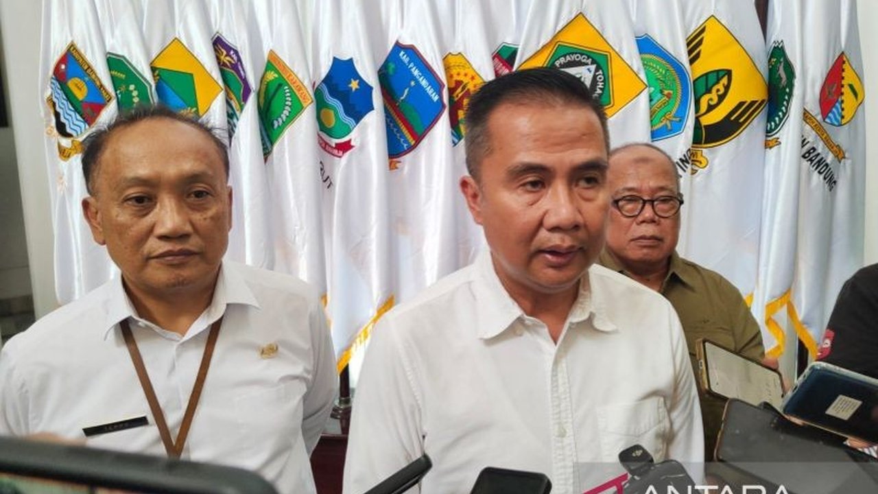 Pemerintah Provinsi Jawa Barat (Jabar) fokus pada pengiriman Pekerja Migran Indonesia (PMI) profesional ke luar negeri, bukan sektor domestik, demi meningkatkan kualitas dan mengurangi potensi penipuan.