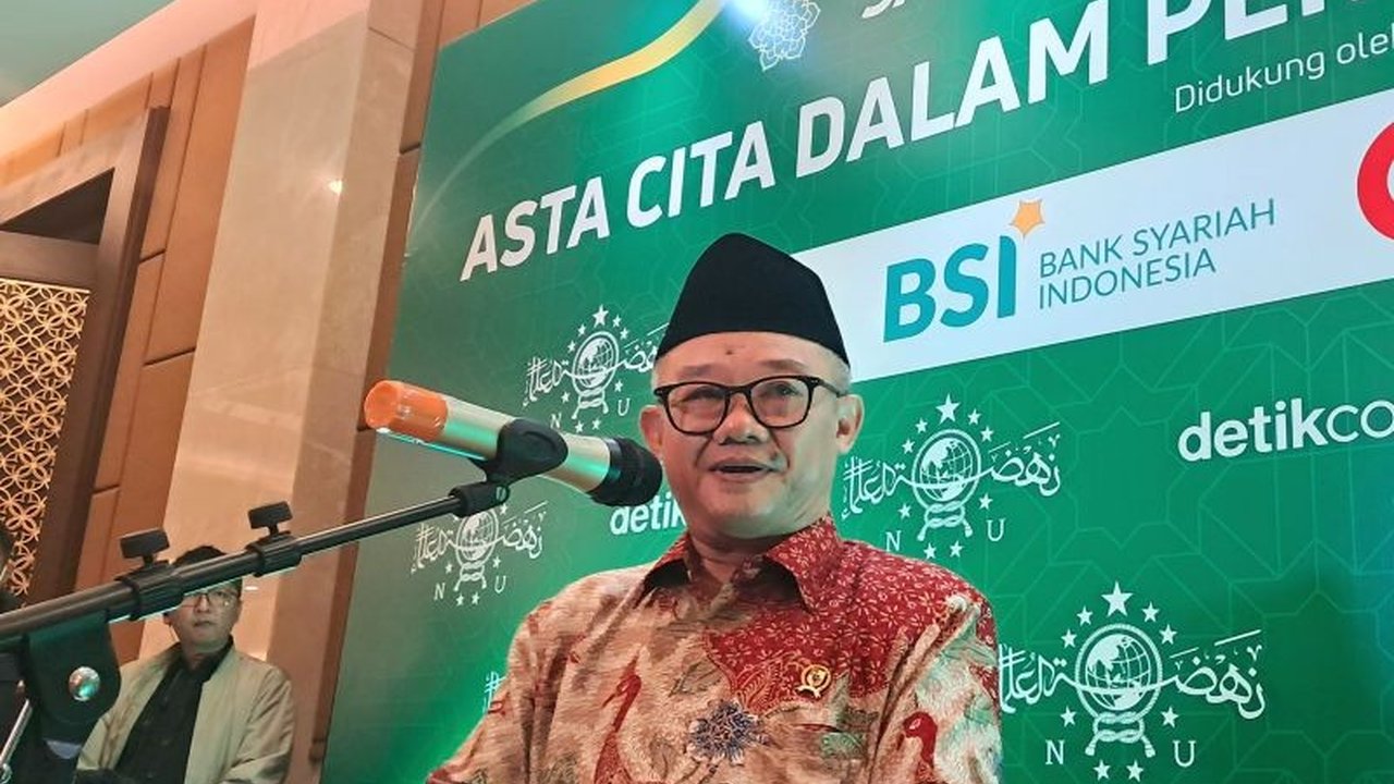 Mendikbudristek meminta sekolah segera menyelesaikan Pangkalan Data Sekolah dan Siswa (PDSS) untuk SNPMB 2025, meskipun ada kelonggaran bagi sekolah yang mengalami kendala teknis.