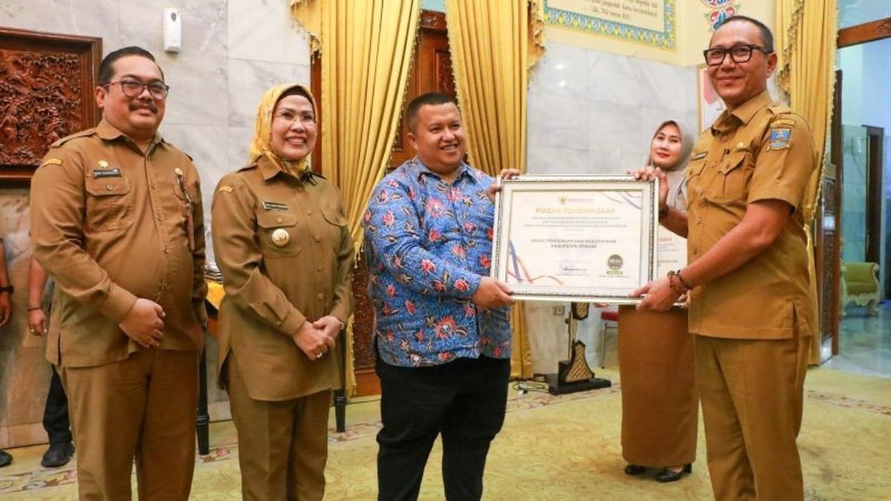 Pemerintah Kabupaten Serang berhasil meraih predikat zona hijau pelayanan publik tahun 2024 dari Ombudsman RI Provinsi Banten, hasil dari peningkatan kualitas pelayanan publik yang signifikan.