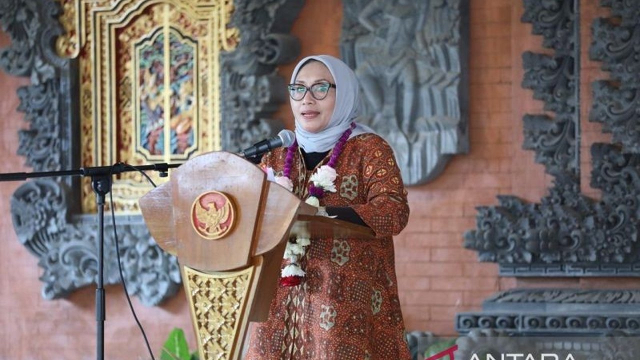 Menteri PPPA menekankan pentingnya pola asuh yang baik dalam mencegah kekerasan terhadap perempuan dan anak, serta peran krusial ayah dalam pengasuhan di era digital.