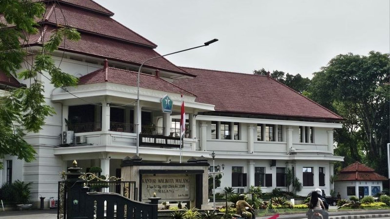 Pemkot Malang akan memangkas anggaran perjalanan dinas hingga Rp46 miliar pada APBD 2025 untuk efisiensi belanja, sesuai Instruksi Presiden Nomor 1 Tahun 2025.