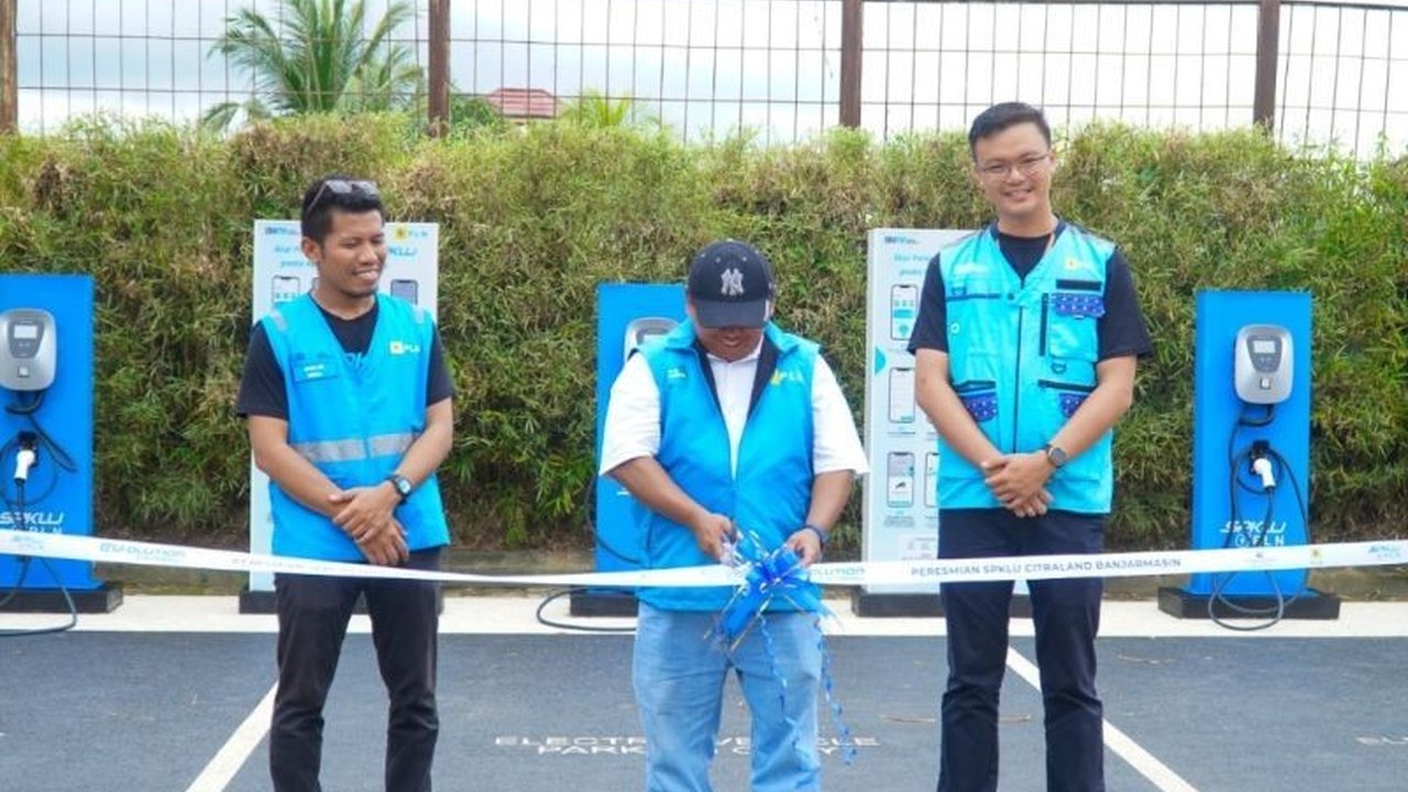 PLN Kalselteng meresmikan tiga unit SPKLU di Perumahan CitraLand Banjarmasin, menjadi yang pertama di kawasan perumahan dan mendukung percepatan transisi energi di Kalimantan Selatan.