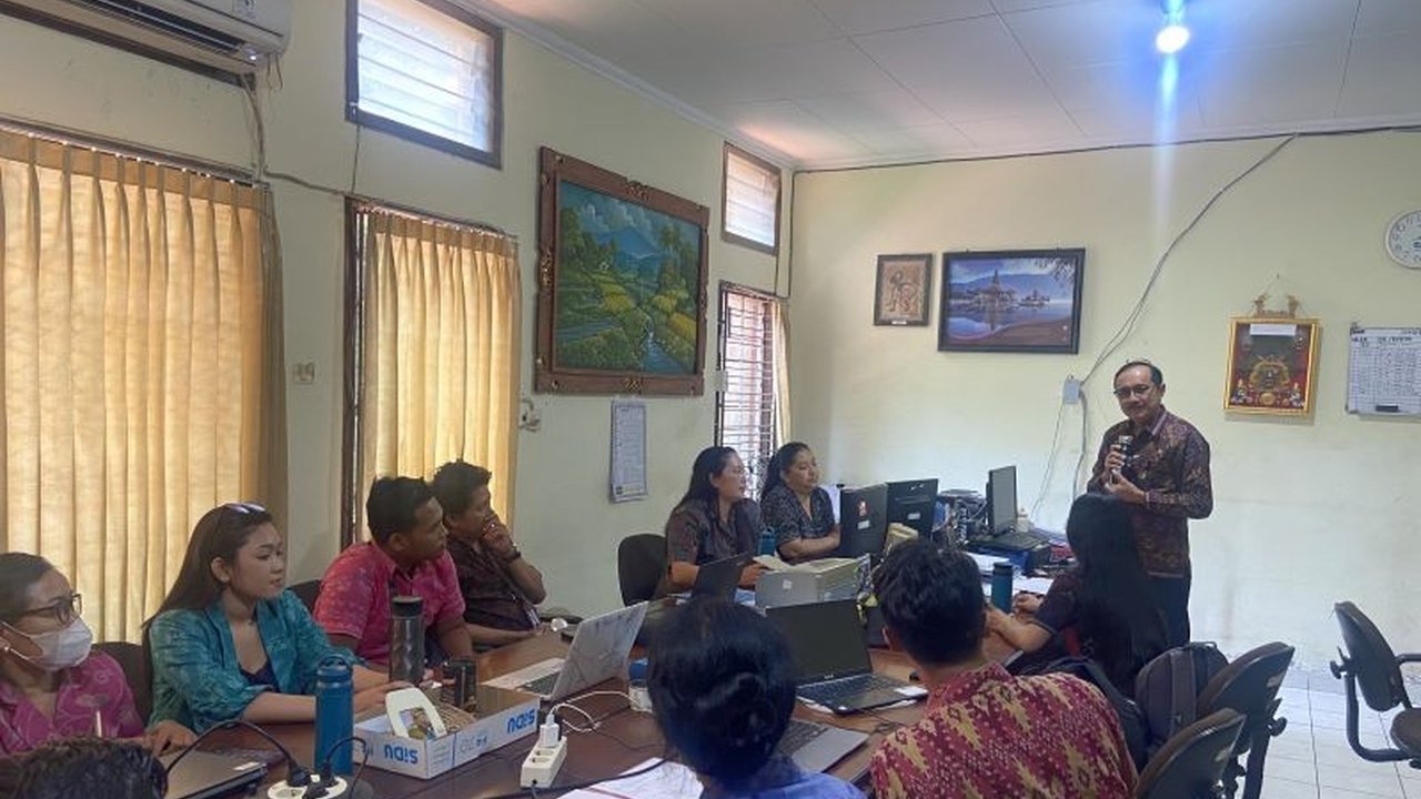 Dinas Pariwisata Bali mengajak industri pariwisata dan wisatawan untuk menggunakan tumbler guna mengurangi sampah plastik, mendukung Peraturan Gubernur Bali Nomor 97 Tahun 2018.