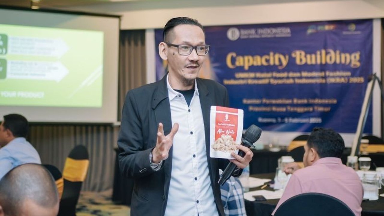 Bank Indonesia (BI) NTT melatih 48 UMKM lokal, 24 bidang fashion dan 24 kuliner halal, untuk persiapan Festival Ekonomi Syariah Indonesia 2025 guna memperluas pasar domestik dan internasional.