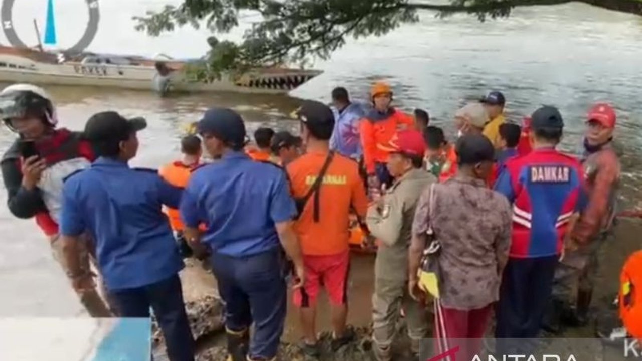 Tim SAR gabungan menemukan jasad Monggo (68), lansia yang hilang terseret banjir bandang di Desa Luk, Sumbawa, NTB, Selasa siang setelah pencarian selama kurang lebih dua jam.