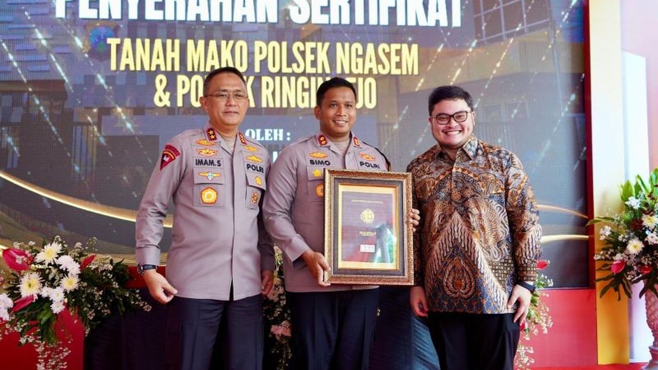 Pemkab Kediri menghibahkan tanah untuk pembangunan Polsek Ngasem dan Ringinrejo, serta mendukung revitalisasi Polres Kediri guna memenuhi syarat kenaikan tipe dan peningkatan pelayanan masyarakat.