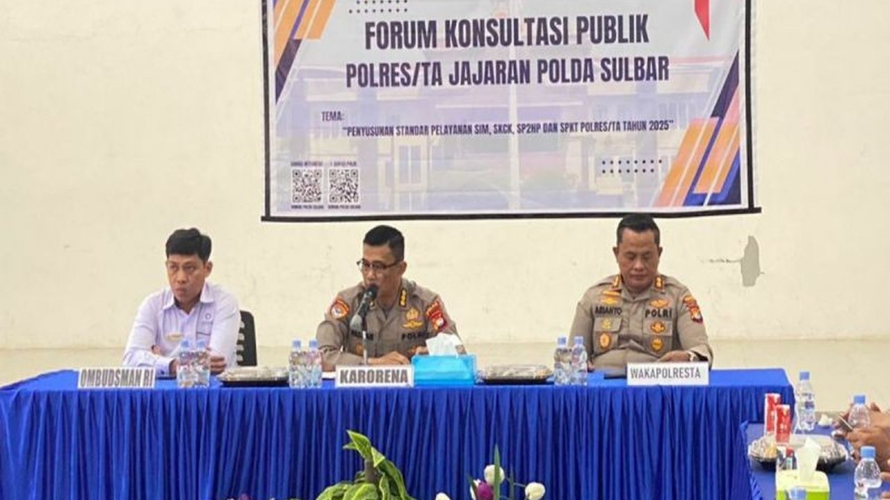 Polda Sulawesi Barat dan Polresta Mamuju menggelar forum komunikasi publik untuk meningkatkan sinergitas dan pelayanan kepolisian, melibatkan berbagai pihak seperti akademisi, LSM, dan media.