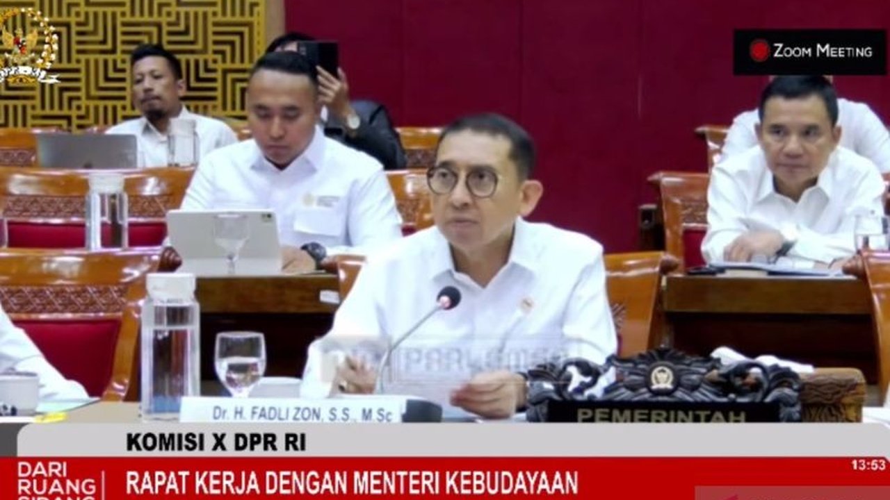 Menteri Kebudayaan (Menbud) RI menekankan perlunya pendekatan khusus dan terukur dalam memberdayakan masyarakat adat, bukan kebijakan umum, guna menghindari konflik dan pelestarian budaya.